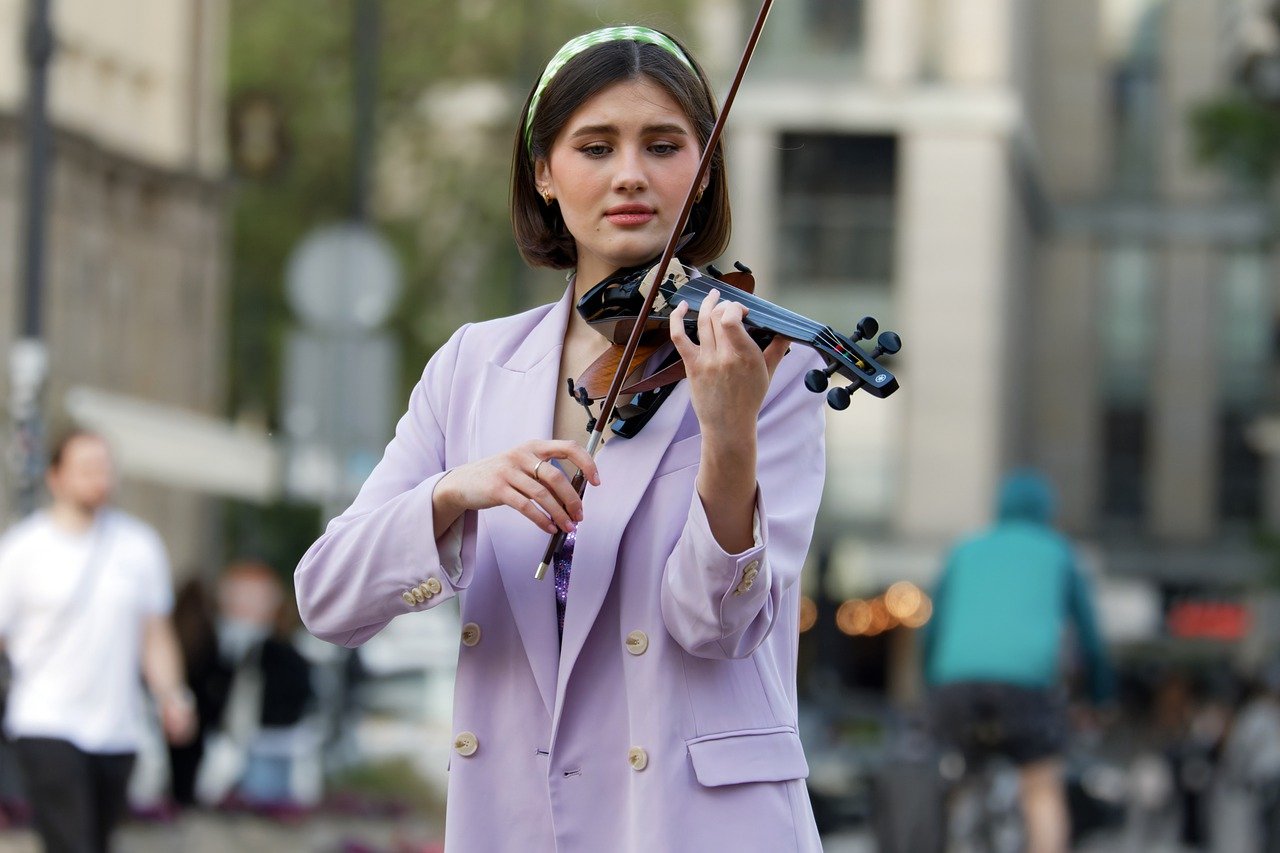 Young lady playing violen